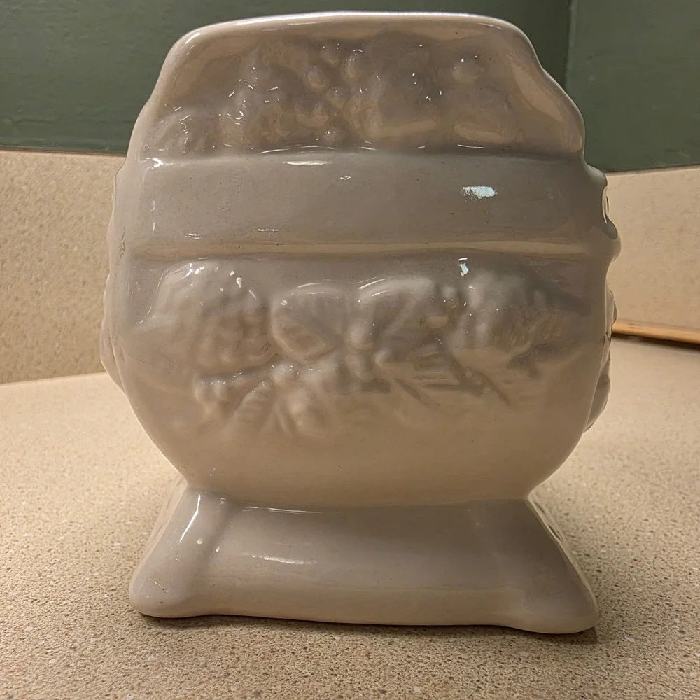 Ceramic Sleigh Planter Candy‎ Dish Medium Off-White Christmas Holiday Decor